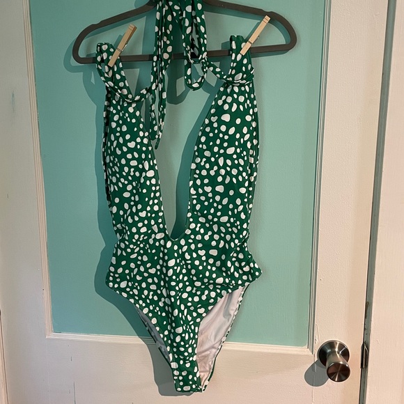 Green suit, so cute! - Picture 3 of 5